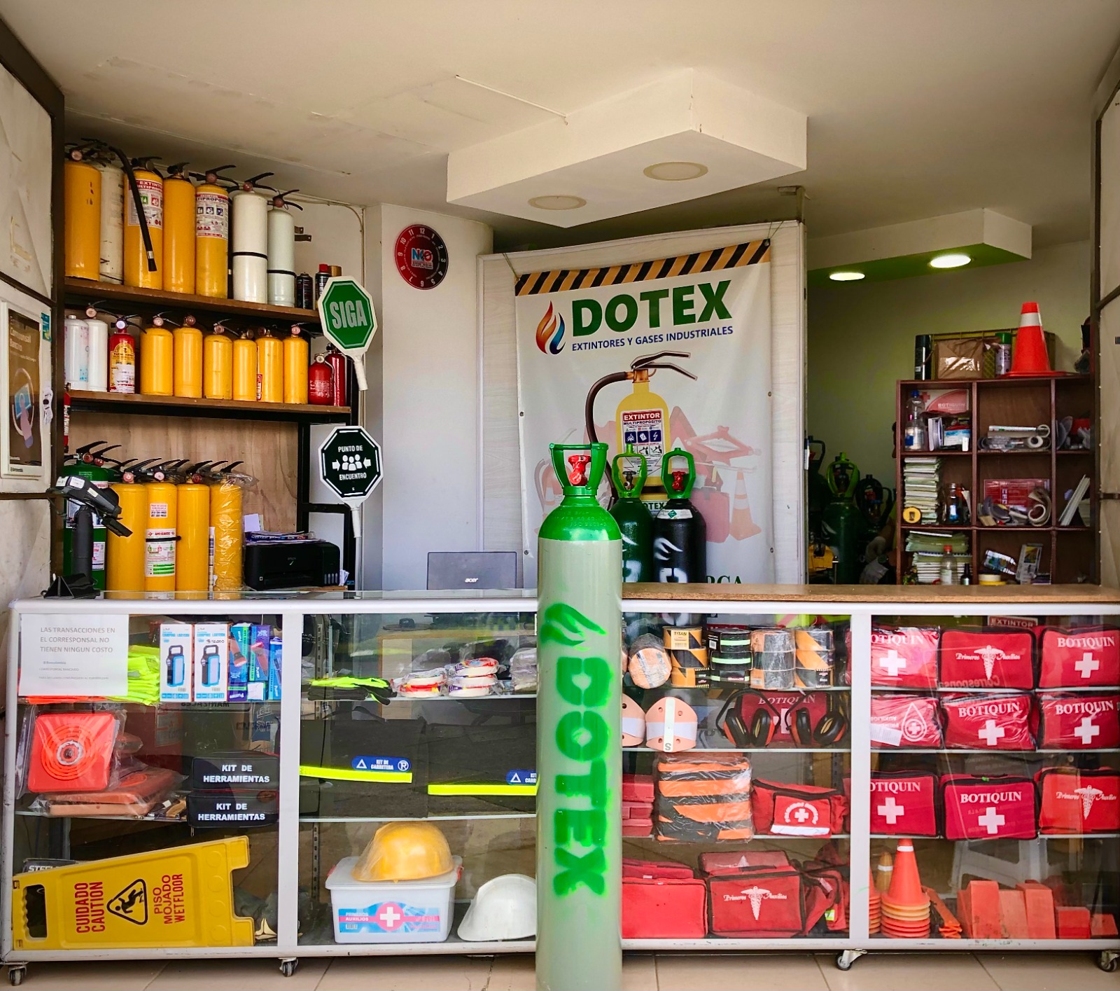 Cilindros DOTEX en el mostrador del local
